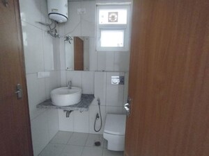 Bathroom in 4 BHK Builder Floor at SS Linden, Sector 84 – for Sale