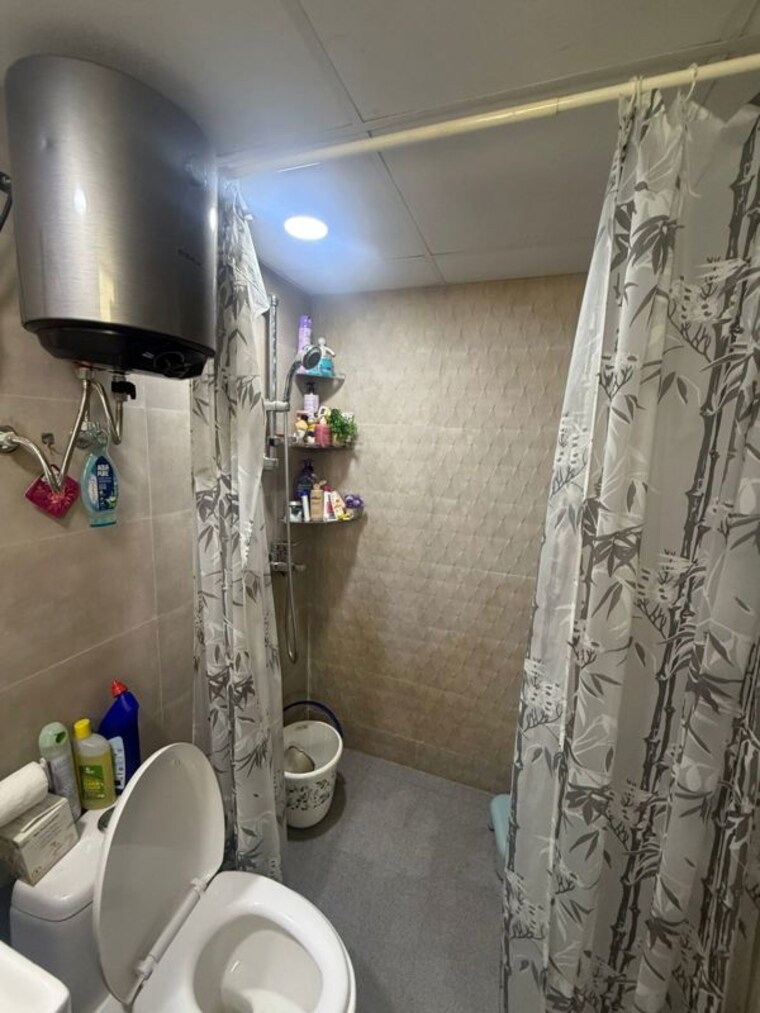 Bathroom, tulip-yellow 1 Bedroom 500 Sq.Ft. Apartment In Sector 69 Gurgaon 10370986