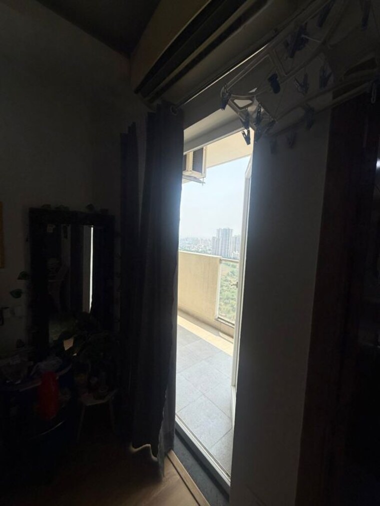 Bedroom, tulip-yellow 1 Bedroom 500 Sq.Ft. Apartment In Sector 69 Gurgaon 10370986