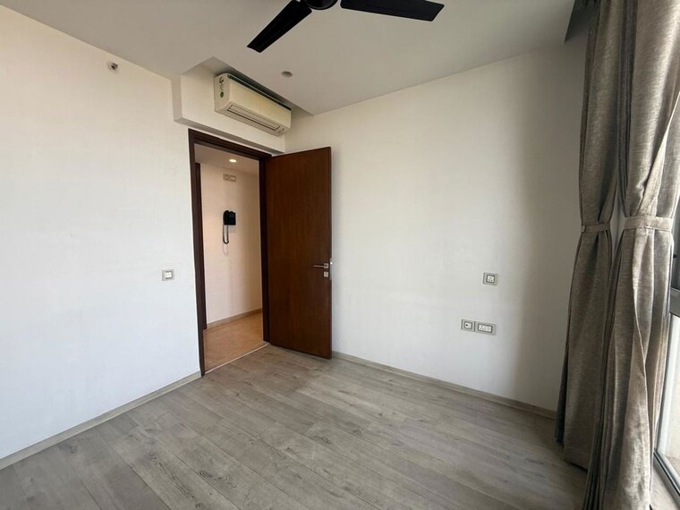Room, one-hiranandani-park-barrington 3 Bedroom 1500 Sq.Ft. Apartment In Ghodbunder Road Thane 10371015