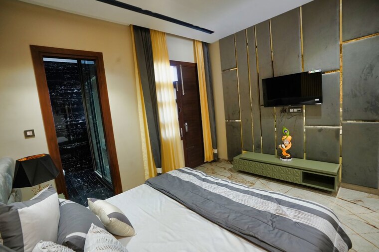 Bedroom, malwa-escon-primera 4 Bedroom 3250 Sq.Ft. Apartment In International Airport Road Zirakpur 10371041
