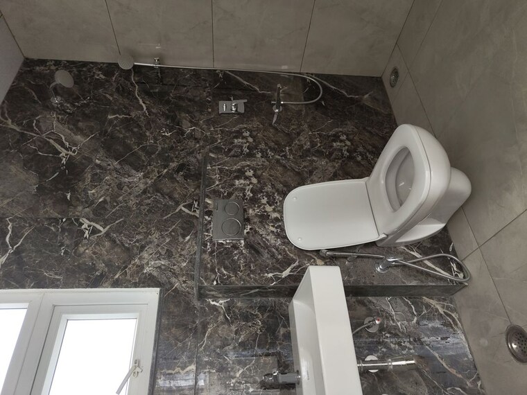 Bathroom, malwa-escon-primera 3 Bedroom 1550 Sq.Ft. Apartment In International Airport Road Zirakpur 10371060