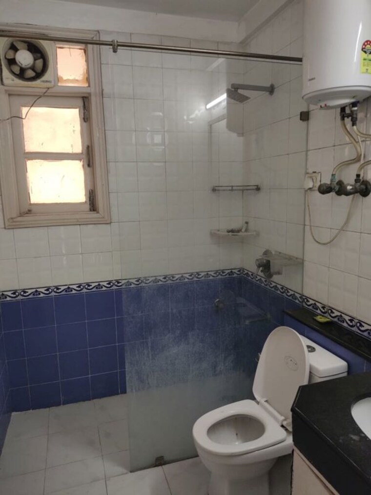 Bathroom, eros-woodbury-tower 3 Bedroom 1670 Sq.Ft. Apartment In Charmwood Village Faridabad 10371090
