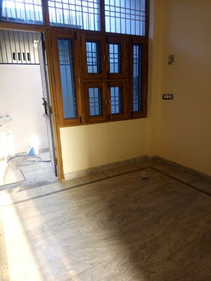Room in 1 BHK Builder Floor at Pi I And Ii Greater Noida – for Rent
