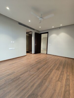 Room in 4 BHK Apartment at Kharar Road – for Sale