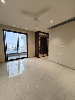 Room in 4 BHK Apartment at Kharar Road – for Sale