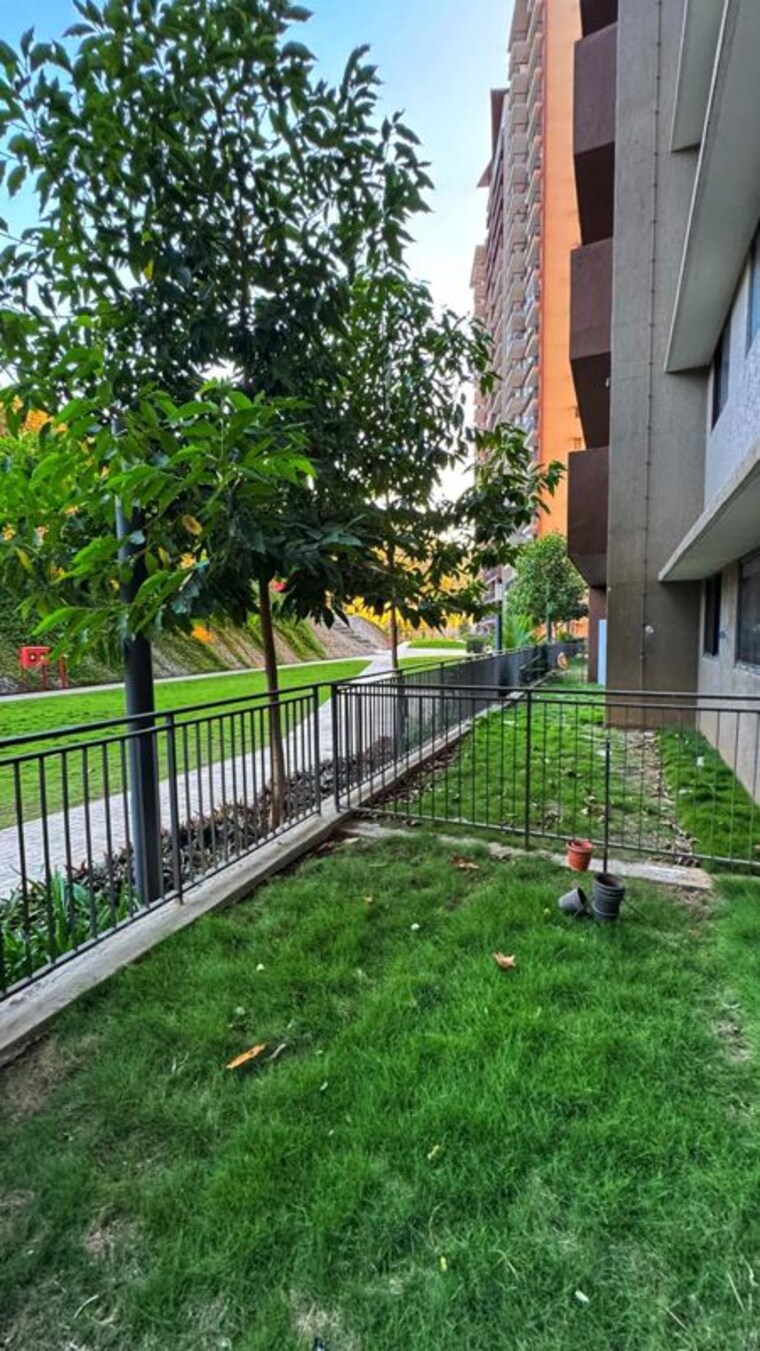 Balcony, shapoorji-pallonji-vahana-yahavi-phase-1 3 Bedroom 1050 Sq.Ft. Apartment In Bavdhan Pune 10371148