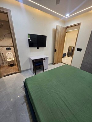 Team Area in 1 BHK Apartment at Saket – for Rent
