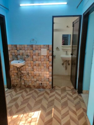 Bathroom in 2 BHK Apartment at South Delhi – for Rent