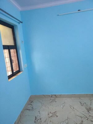 Furnished Amenities in 2 BHK Apartment at South Delhi – for Rent