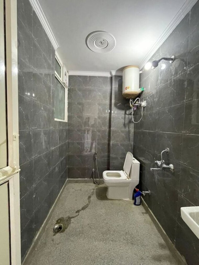 Bathroom, saket 1 Bedroom 600 Sq.Ft. Apartment In Saket Delhi 10371230