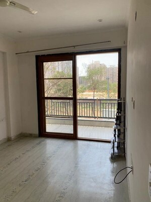 Room in 3 BHK Apartment at BPTP Amstoria, Sector 102 – for Sale