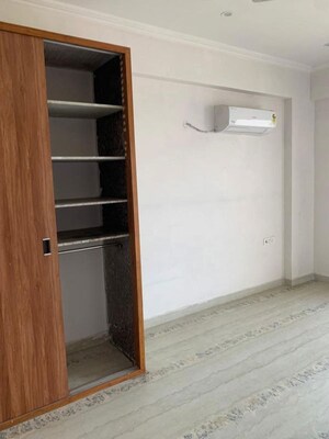 Room in 3 BHK Apartment at BPTP Amstoria, Sector 102 – for Sale