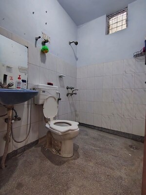 Bathroom in 1.5 BHK Apartment at South Delhi – for Rent