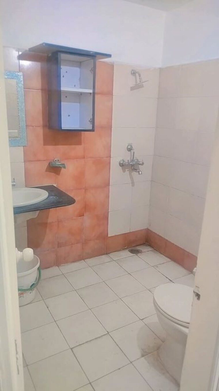 Bathroom, nk-savitry-enclave 1 RK 500 Sq.Ft. Builder Floor In Vip Road Zirakpur 10371211