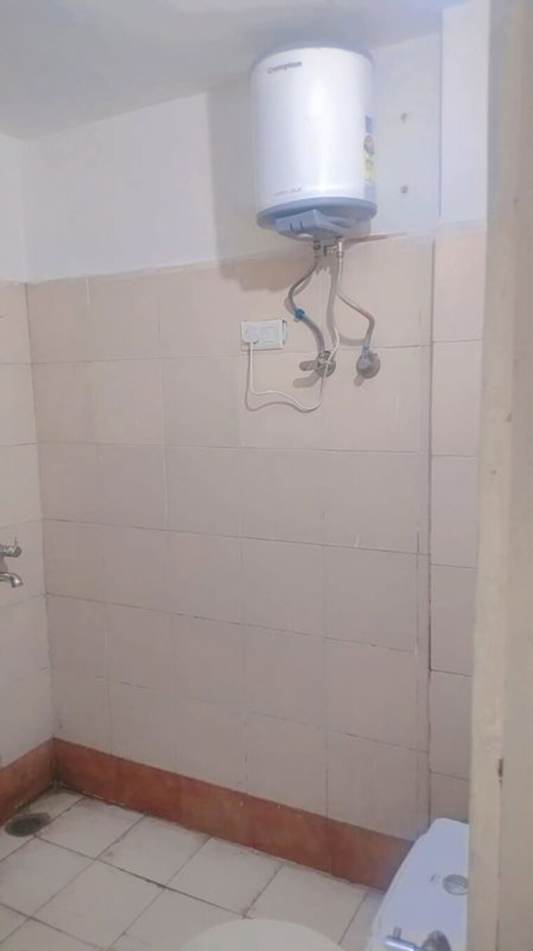 Bathroom, nk-savitry-enclave 1 RK 500 Sq.Ft. Builder Floor In Vip Road Zirakpur 10371211