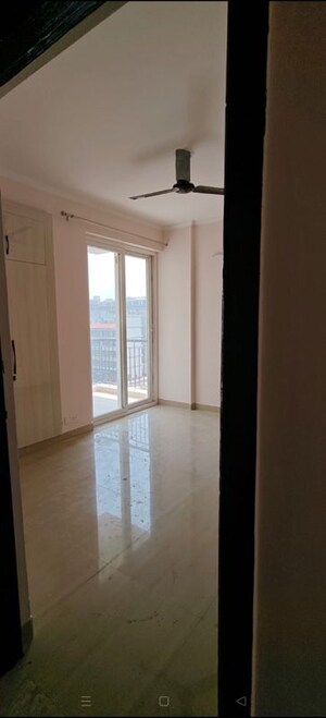 Room in 3 BHK Apartment at Amrapali Leisure Park, Amrapali Leisure Valley – for Rent