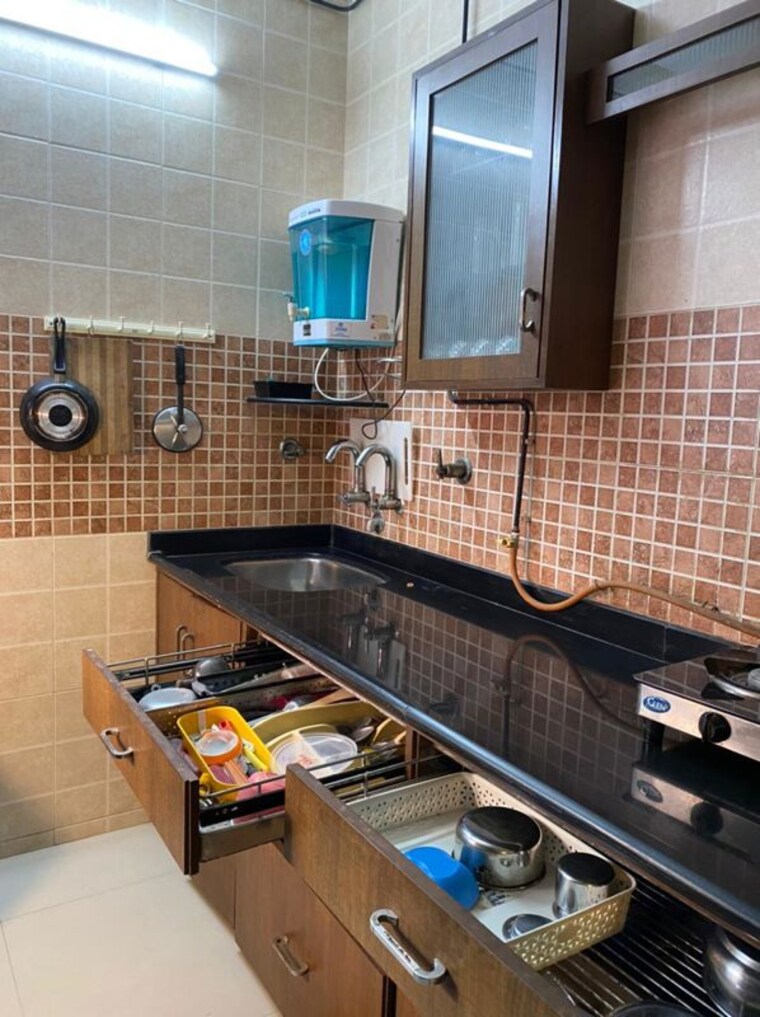Kitchen, lokhandwala complex 1 Bedroom 600 Sq.Ft. Apartment In Lokhandwala Complex Mumbai 10371290