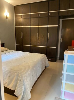 Bedroom in 1 BHK Apartment at Lokhandwala Complex – for Rent