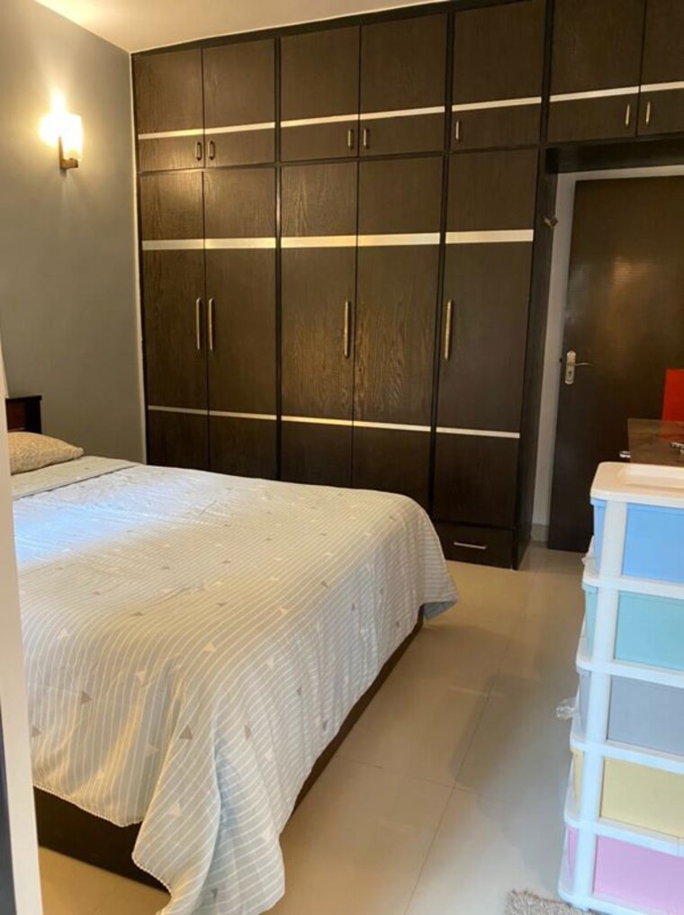 Bedroom, lokhandwala complex 1 Bedroom 600 Sq.Ft. Apartment In Lokhandwala Complex Mumbai 10371290