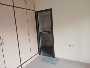 Room in 3 BHK Apartment at Andheri West – for Sale