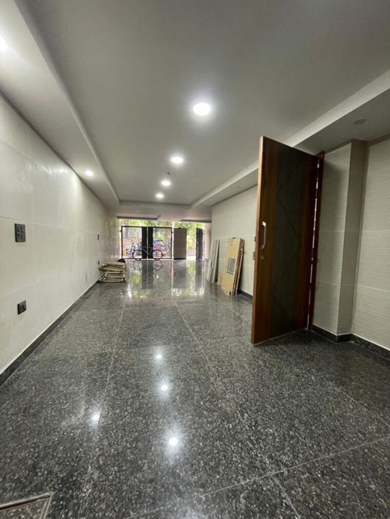 Room, ashok vihar 3 Bedroom 125 Sq.Yd. Builder Floor In Ashok Vihar Delhi 10371343