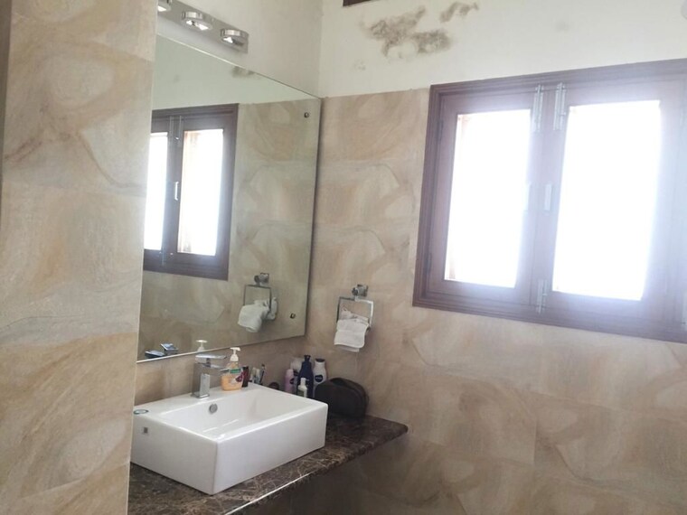 Bathroom, dlf-park-place 3.5 Bedroom 2270 Sq.Ft. Apartment In Sector 54 Gurgaon 10371349