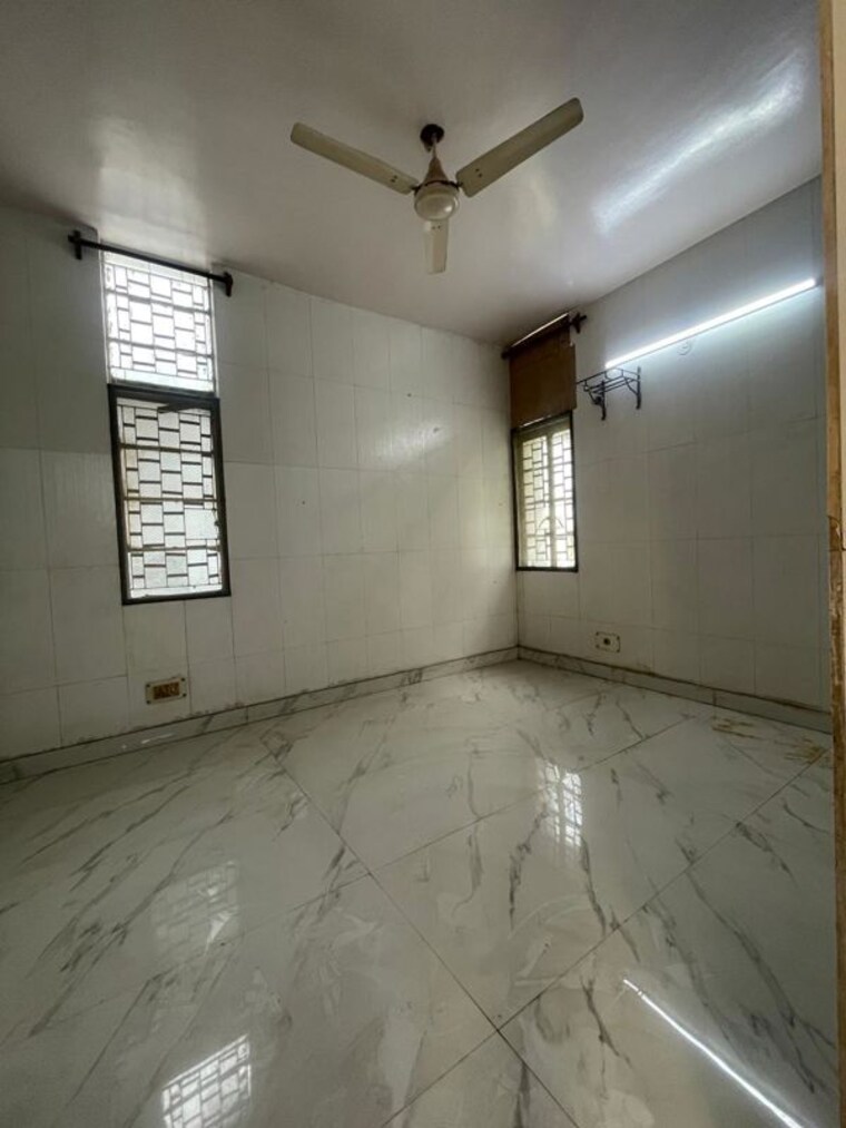 Room, ashok vihar 2 Bedroom 125 Sq.Yd. Builder Floor In Ashok Vihar Delhi 10371365