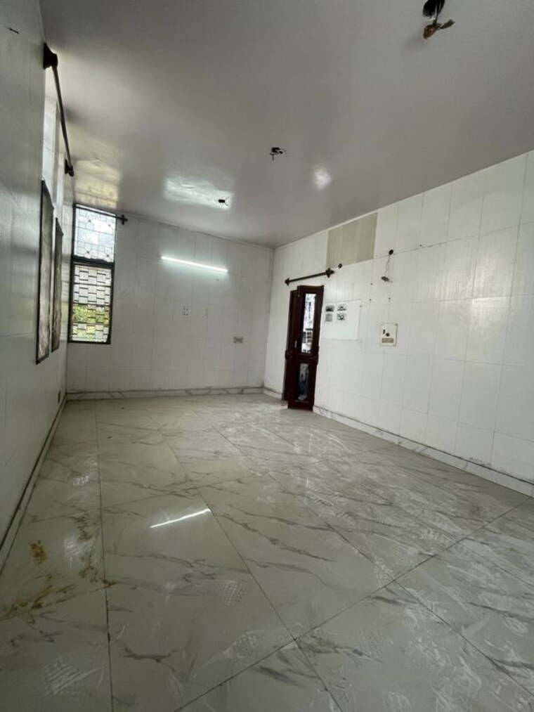 Room, ashok vihar 2 Bedroom 125 Sq.Yd. Builder Floor In Ashok Vihar Delhi 10371365