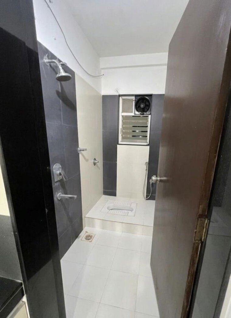 Bathroom, shraddha-twin-tower 2 Bedroom 750 Sq.Ft. Apartment In Wakad Pune 10371394