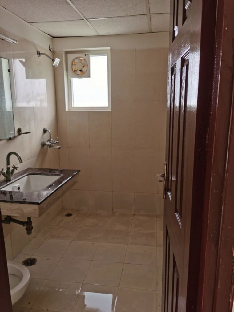 Bathroom, paramount-floraville 3.5 Bedroom 1685 Sq.Ft. Apartment In Sector 137 Noida 9682498