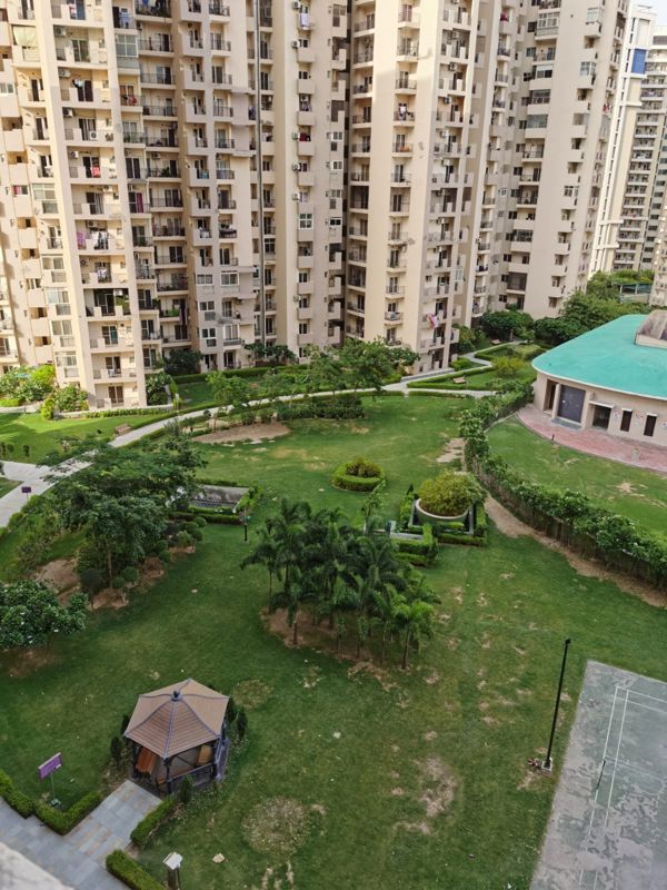 3.5 BHK + Servant Room Apartment For Sale in Paramount Floraville