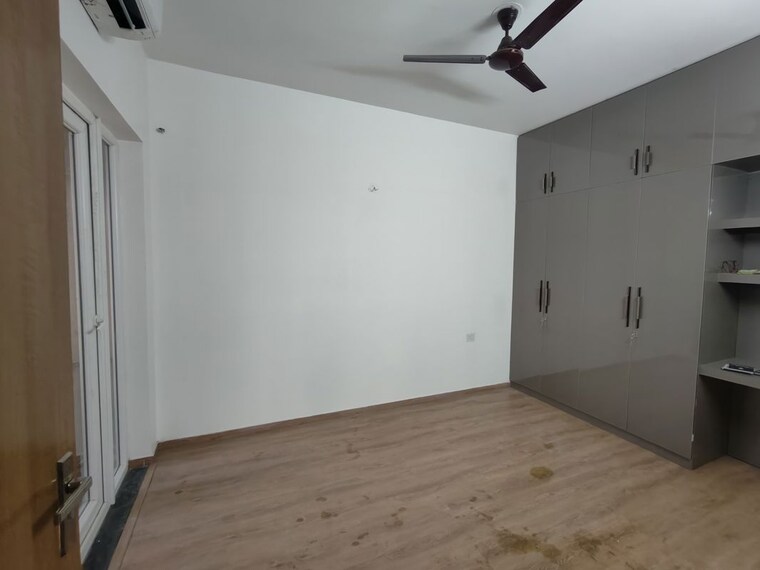 Room, tulip-yellow 3 Bedroom 1850 Sq.Ft. Apartment In Sector 69 Gurgaon 10371427