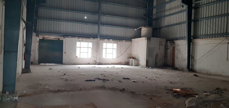 Room, udyog vihar phase 1 Commercial Warehouse 2000 Sq.Ft. In Udyog Vihar Phase 1 Gurgaon 10371422