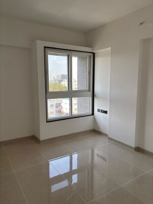 Room in 2.5 BHK Apartment at Pristine Allure, Kharadi – for Rent