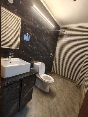 Master Bedroom in 2 BHK Builder Floor at Sector 46 – for Rent