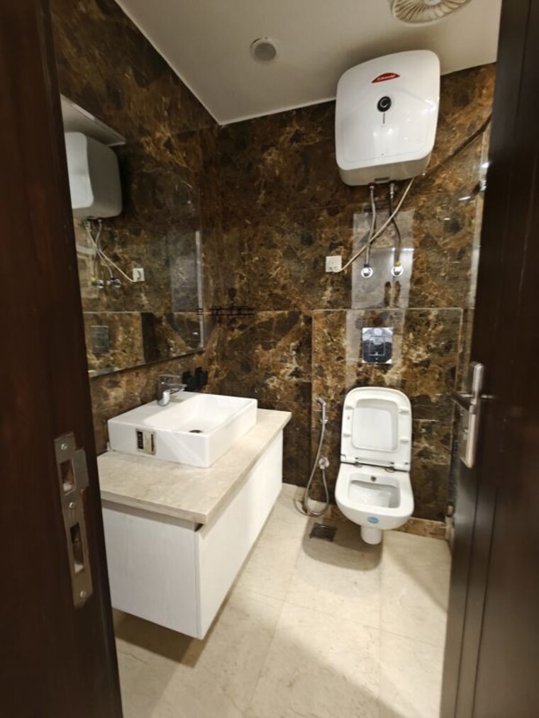 Bathroom, ansal-sushant-lok-i 3 Bedroom 215 Sq.Yd. Builder Floor In Sector 43 Gurgaon 10371508