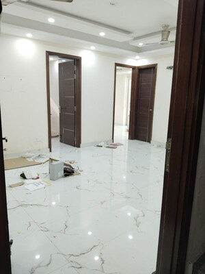 Room in 3 BHK Apartment at Panchsheel Vihar – for Rent