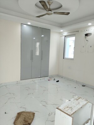 Room in 3 BHK Apartment at Panchsheel Vihar – for Rent