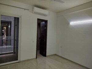 Room in 2 BHK Apartment at Signature Global Prime, Sector 63a – for Rent
