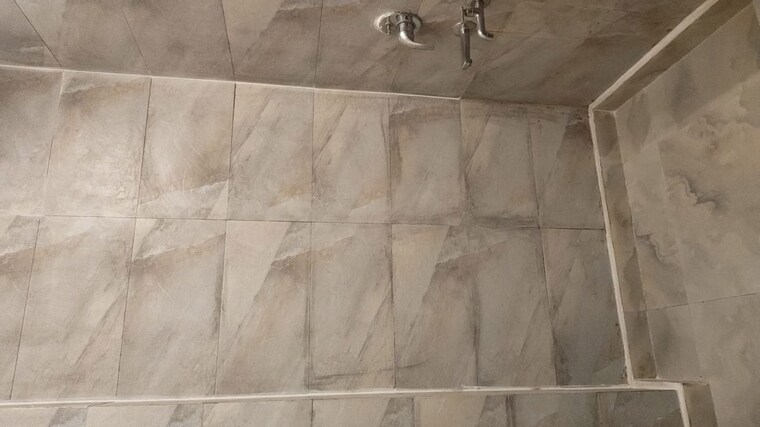 Bathroom, dlf-city-phase-iv 3 Bedroom 215 Sq.Yd. Builder Floor In Dlf Phase iv Gurgaon 10371523