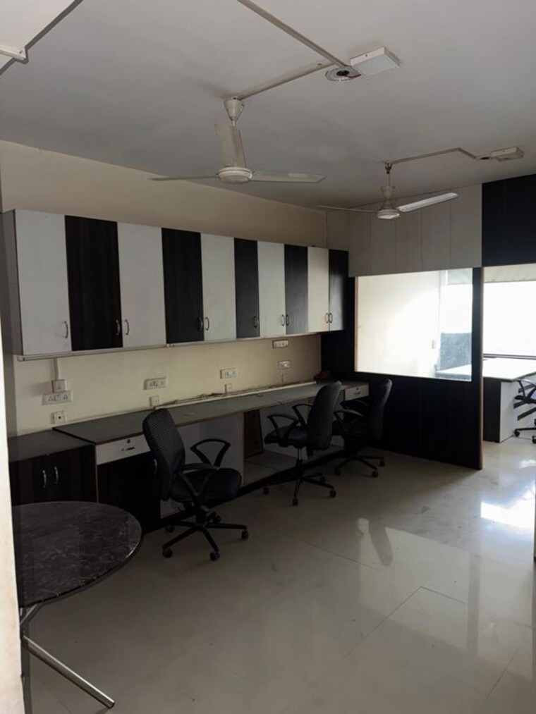 Team Area, devashish-business-park Commercial Office Space 700 Sq.Ft. In Bodakdev Ahmedabad 10371574