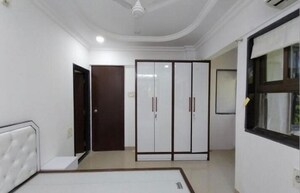 Bedroom in 2 BHK Apartment at Juhu – for Rent