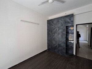 Room in 3 BHK Apartment at Mahagun Mywoods III, Sector 16c Greater Noida – for Rent
