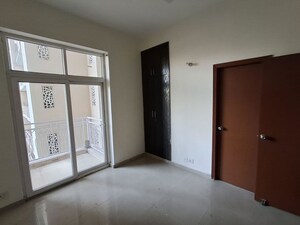 Room in 3 BHK Apartment at Mahagun Mywoods III, Sector 16c Greater Noida – for Rent