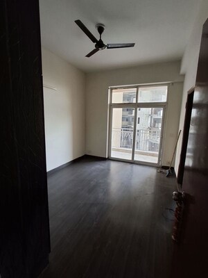 Room in 3 BHK Apartment at Mahagun Mywoods III, Sector 16c Greater Noida – for Rent
