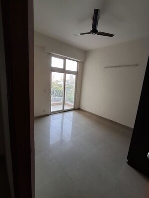 Room in 3 BHK Apartment at Mahagun Mywoods III, Sector 16c Greater Noida – for Rent