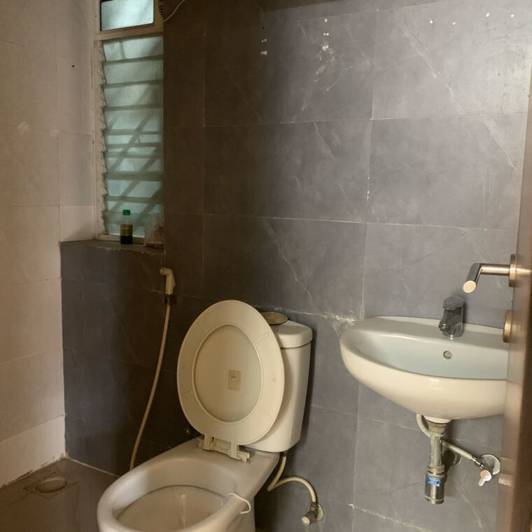 Bathroom, aditya-apartment-borivali 1 Bedroom 450 Sq.Ft. Apartment In Chikoowadi Mumbai 10371659