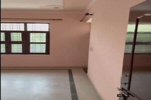 Room in 2 BHK Builder Floor at Sector 4 – for Rent