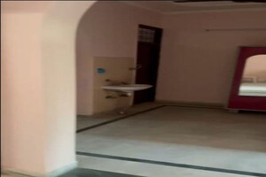Room in 2 BHK Builder Floor at Sector 4 – for Rent